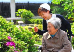 照顾日常生活、协助老人、穿衣家庭保洁、做饭服务、接送孩子